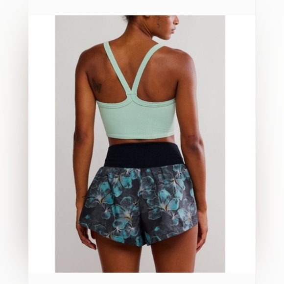 NWT Carpe Diem Shorts Midnight Floral - Picture 3 of 6